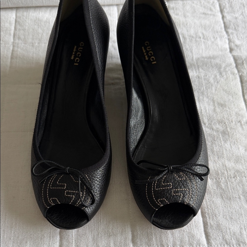 Gucci Black Peep-Toe Heels with Bow Detail